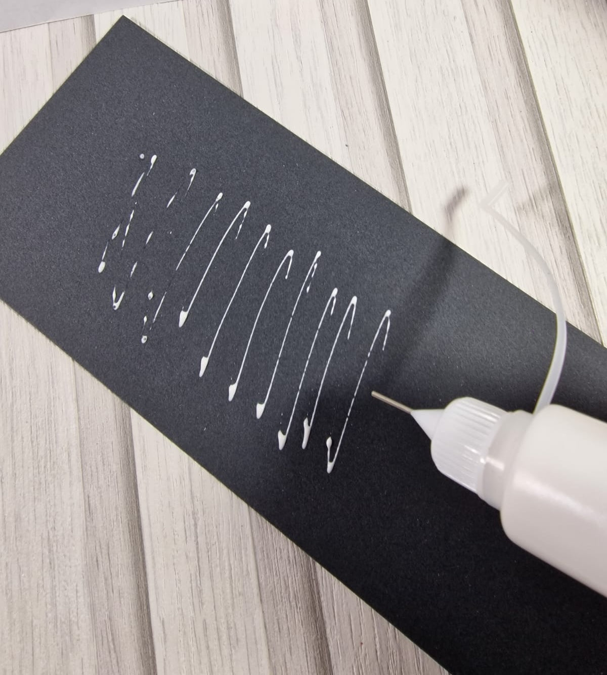 Fine tip glue bottle